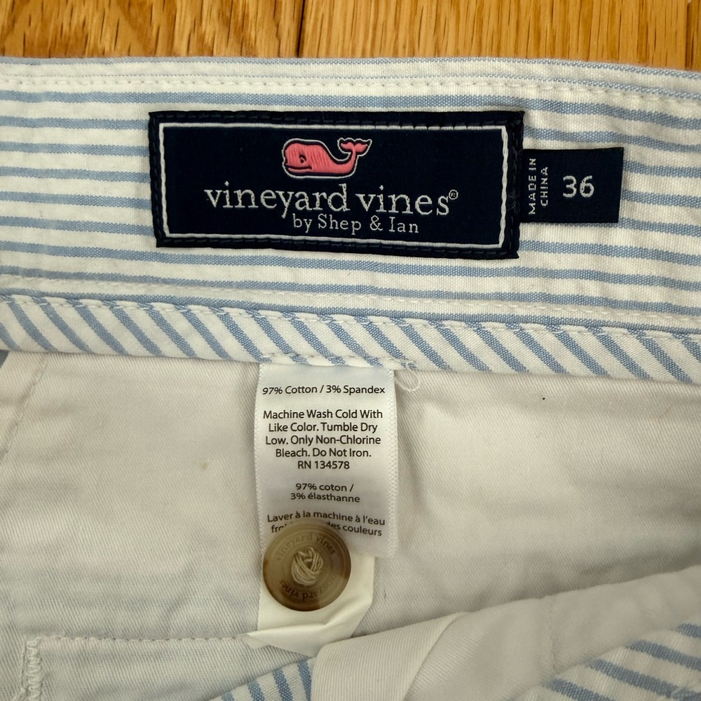 Vineyard Vines Men Shorts - Picture 3 of 4